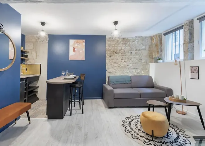 Le Du Donjon- Gare Apartment *